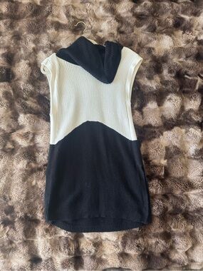 Sleeveless Hooded Colorblock Knit Tunic - Black & Cream